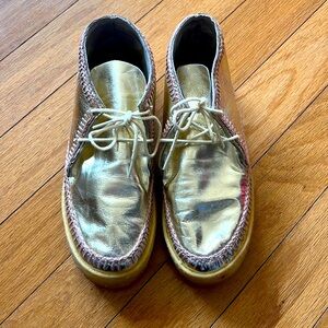 Laid back London ankle moccasin.